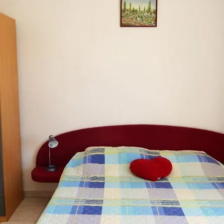 Beach Apartments Nemira Omis Exterior photo
