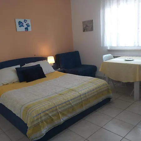 Beach Apartments Nemira Omis Exterior photo