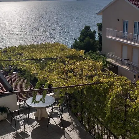 Beach Apartments Nemira Omis Exterior photo